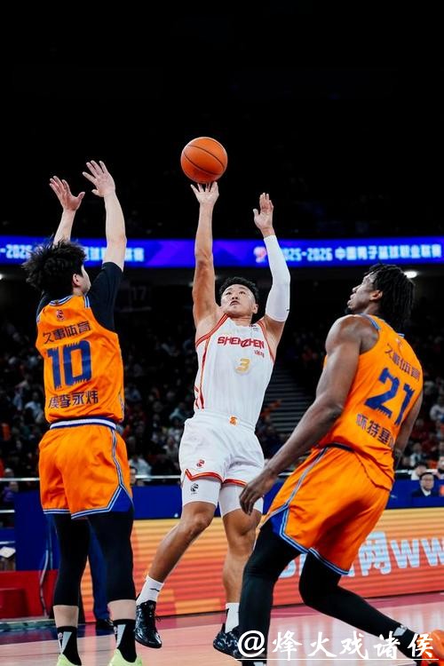 贺希宁爆砍43分!CBA第一铁人吓了大鲨鱼一大跳 贺希宁爆砍43分!CBA第一铁人吓了大鲨鱼一大跳